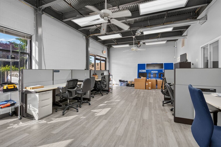 More Photos Of 22580 Glenn Dr, Sterling Showroom For Sale