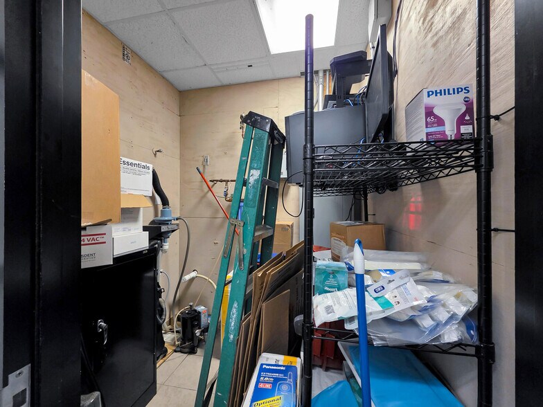 More Photos Of 6429 Fairmont Pky, Pasadena Office For Sale