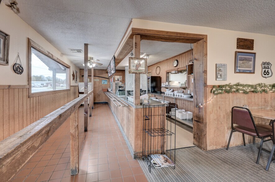 More Photos Of 2447 Military Ave, Baxter Springs Restaurant For Sale