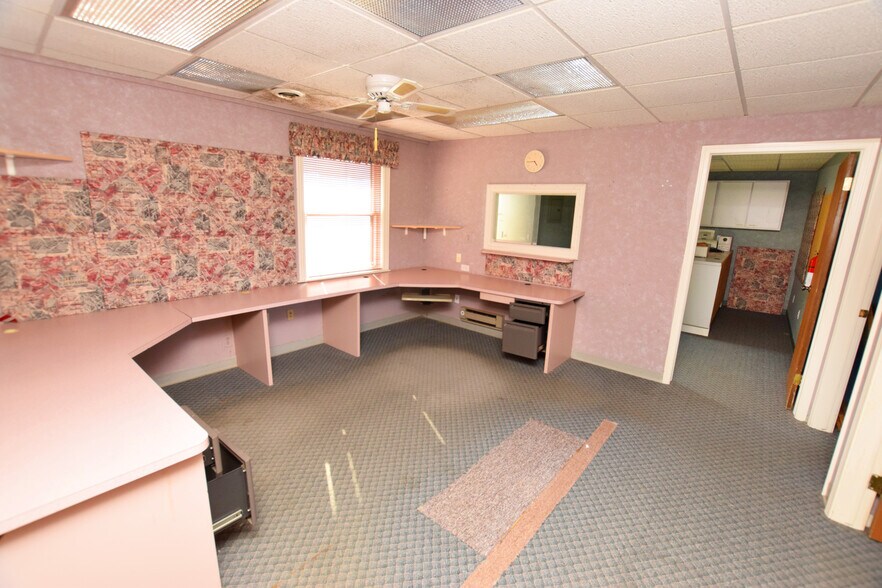More Photos Of 320 E Grand Blanc Rd, Grand Blanc Office For Lease