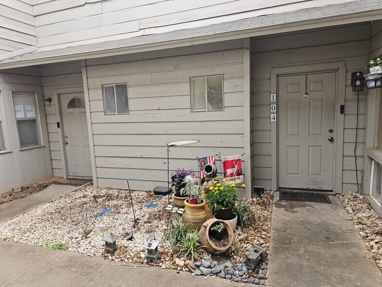 More Photos Of 2220 Mission Hill Dr, Austin Multifamily For Sale