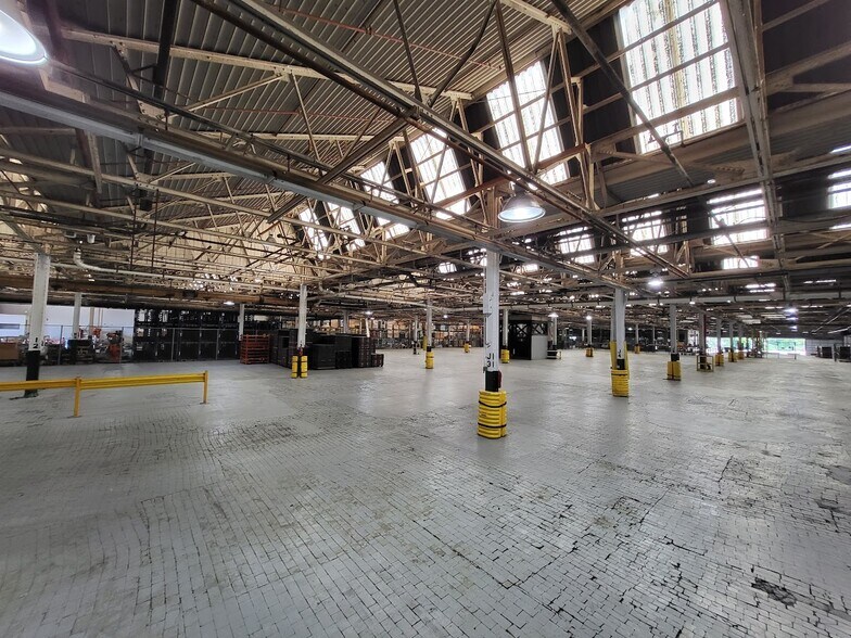 More Photos Of 60 Baldwin Ave, Pontiac Warehouse For Lease
