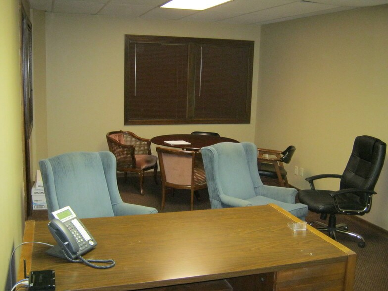 More Photos Of 922 Oak St, Kansas City Office For Sale
