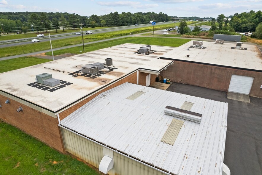 More Photos Of 157 Industrial Dr, King Warehouse For Lease