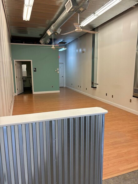More Photos Of 450-462 SW Ward Rd, Lee's Summit General Retail For Lease