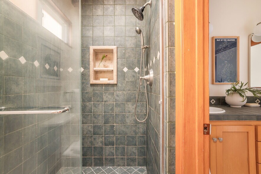 More Photos Of 16 Spinnaker St, Marina Del Rey Multifamily For Sale