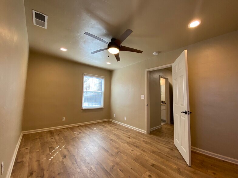 More Photos Of 525 W Kettleman Ln, Lodi Office For Lease