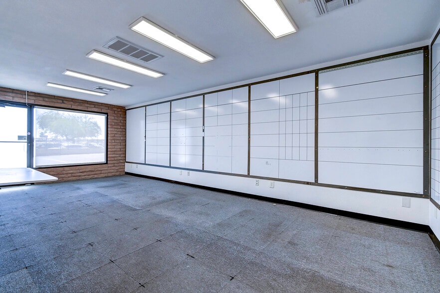More Photos Of 2928 N 30th St, Phoenix Warehouse For Lease