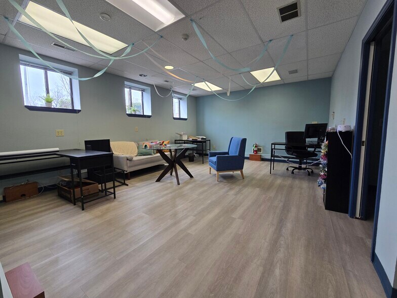 More Photos Of 41 Main St, Florence Loft Creative Space For Lease