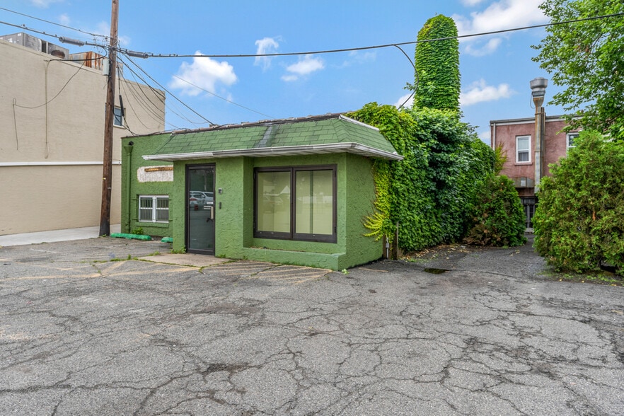 More Photos Of 91 Main St, Woodbridge Storefront For Lease