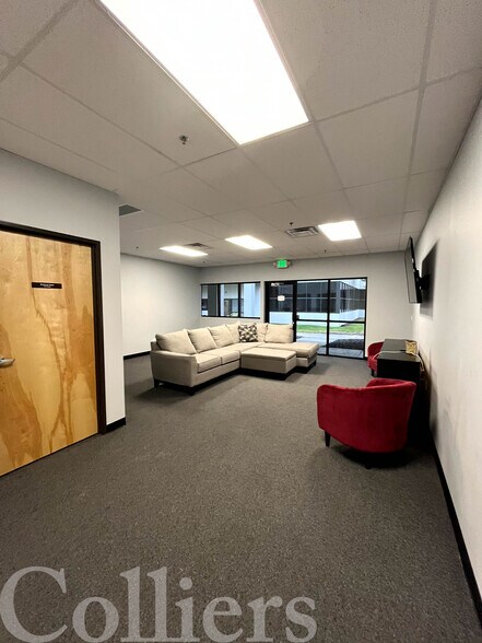 More Photos Of 600 N Steelhead Way, Boise Showroom For Sale