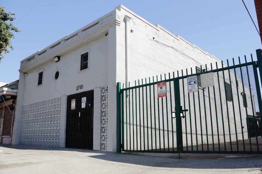 More Photos Of 2710 S San Pedro, Los Angeles Warehouse For Lease