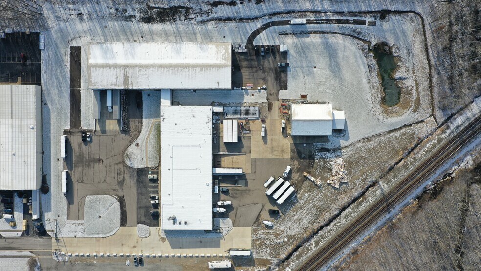 More Photos Of 300 Commerce Dr, LaGrange Warehouse For Sale