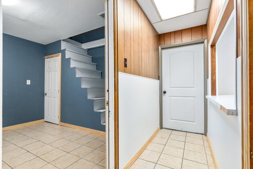 More Photos Of 103 W Main St, Itasca Storefront Retail Office For Lease