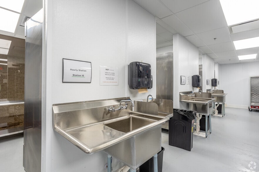 More Photos Of 1499 Regal Row, Dallas Restaurant For Lease