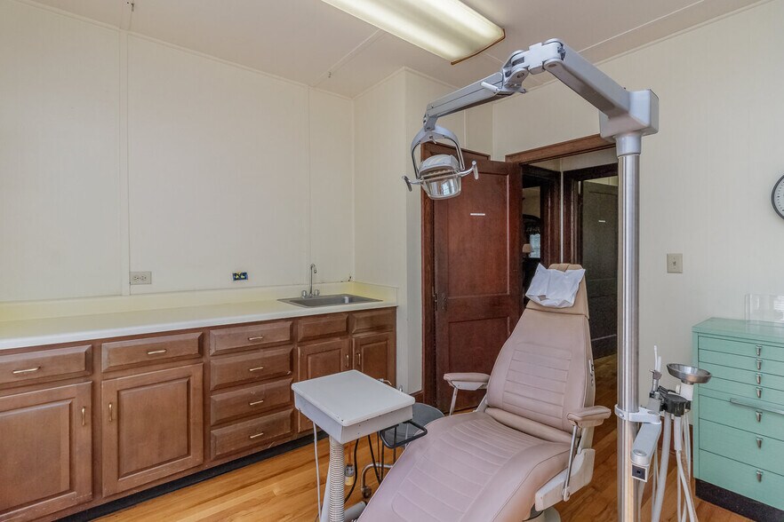 More Photos Of 615 Patterson, LaFayette Medical For Sale