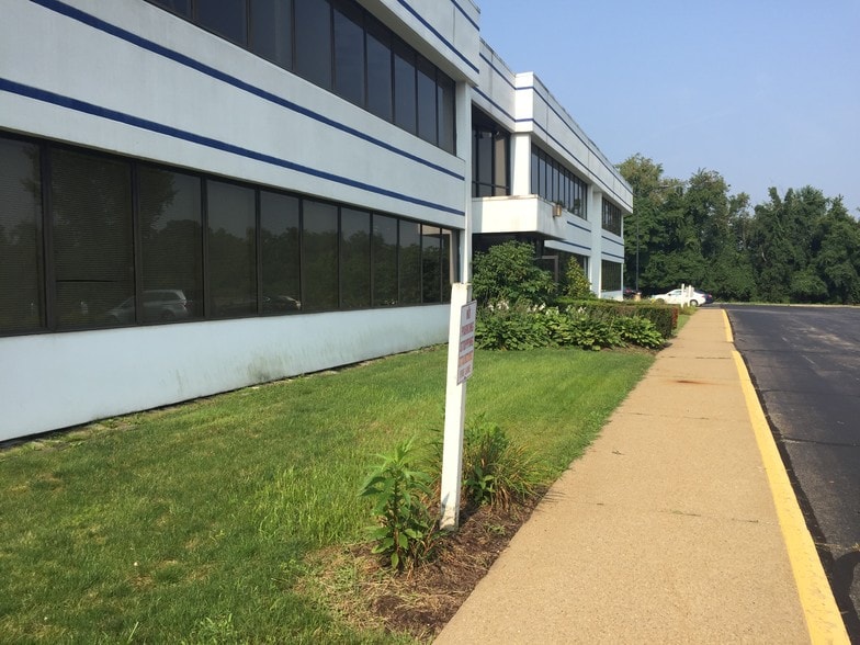 More Photos Of 275 Center Rd, Monroeville Office For Lease