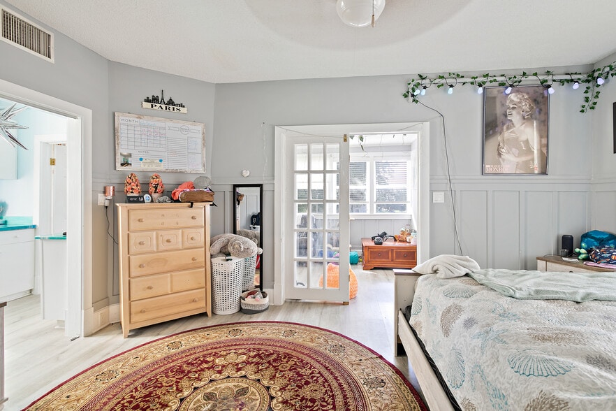 More Photos Of 56 Grove Ave, Saint Augustine Restaurant For Sale