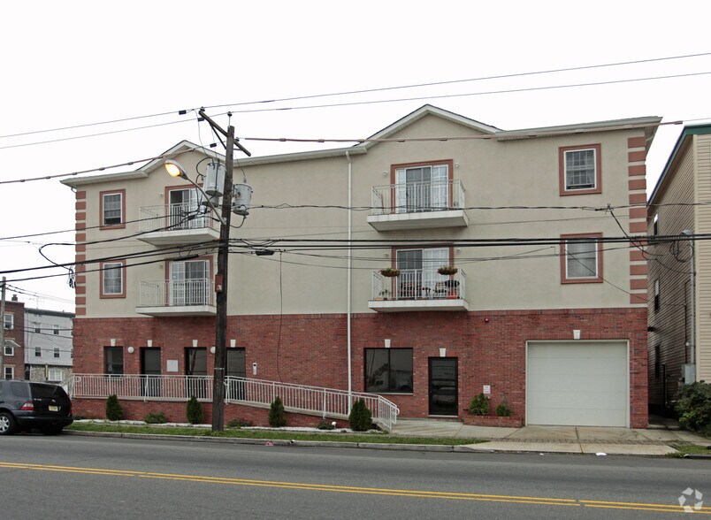 More Photos Of 210-212 Trumbull St, Elizabeth Apartments For Sale