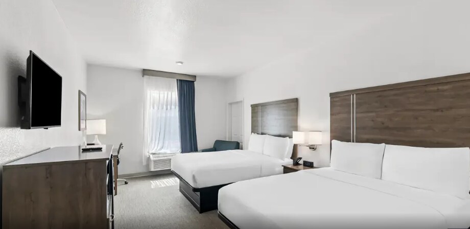 More Photos Of 106 Hasler Blvd, Bastrop Hotel For Sale