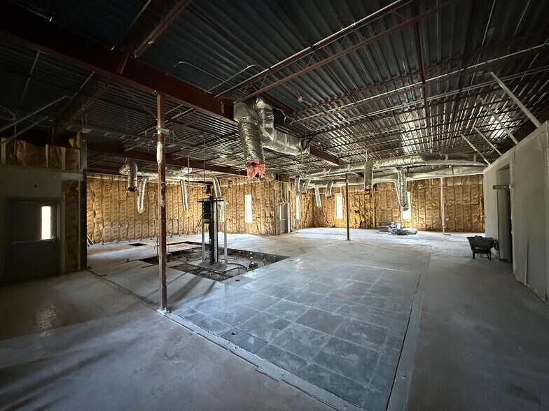 More Photos Of 1500 N Longstreet St, Kingstree Light Distribution For Sale