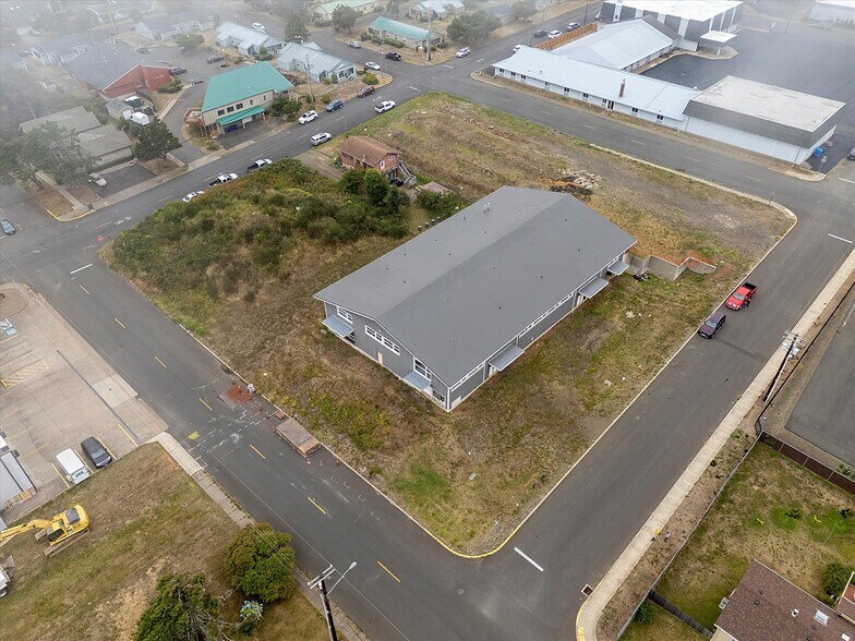 More Photos Of 1025 NW Grove st, Newport Industrial For Sale