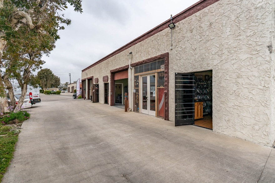 More Photos Of 1301 Tower Sq, Ventura Warehouse For Lease