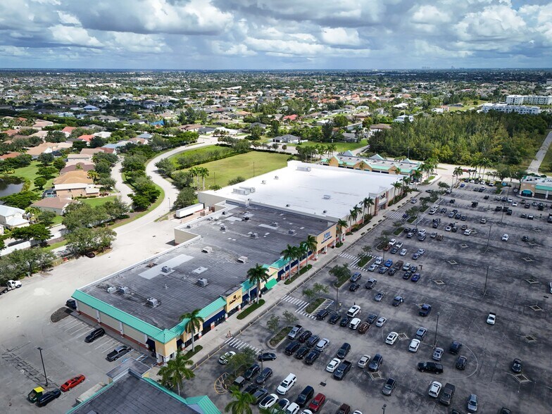 More Photos Of 2354 Surfside Blvd, Cape Coral Storefront For Sale