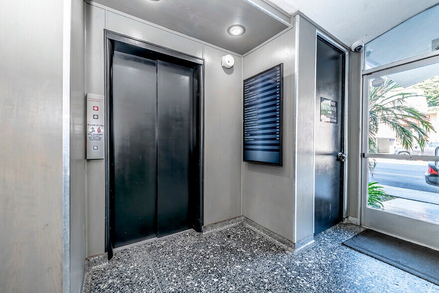 More Photos Of 8405 Pershing Dr, Los Angeles Medical For Lease