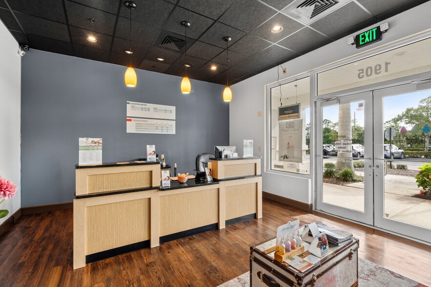 More Photos Of 1905-1917 NW Federal Hwy, Stuart Storefront Retail Office For Lease