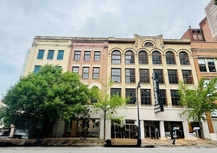 More Photos Of 2020 3rd Ave N, Birmingham Department Store For Sale