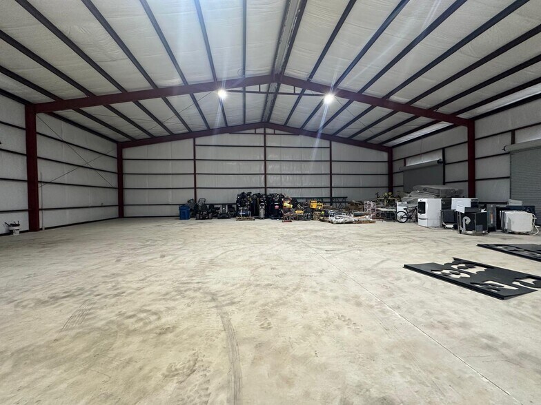 More Photos Of 6301 Us Highway 281 N, Spring Branch Light Distribution For Lease