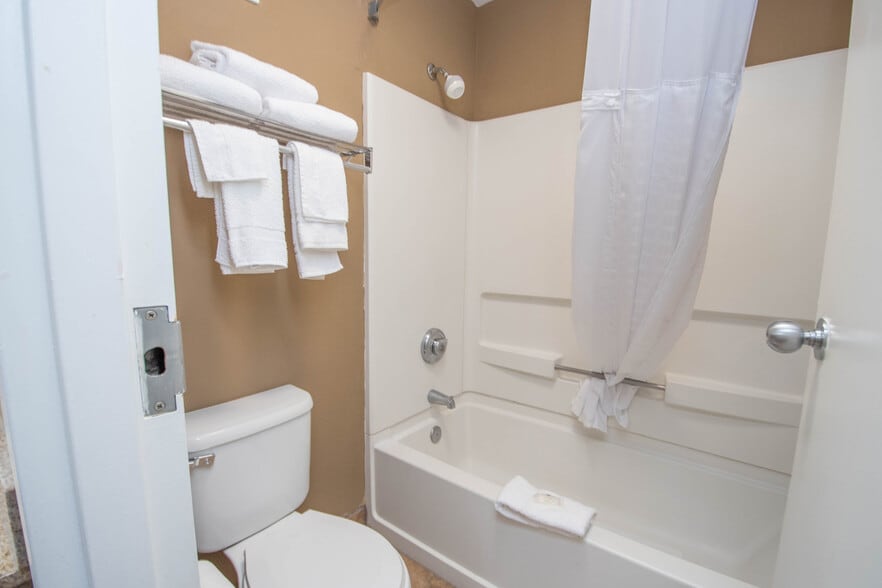 More Photos Of 750 Cobb Place Blvd NW, Kennesaw Hotel For Sale