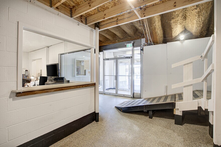 More Photos Of 1550-1560 Rue Michelin, Laval Self Storage For Sale