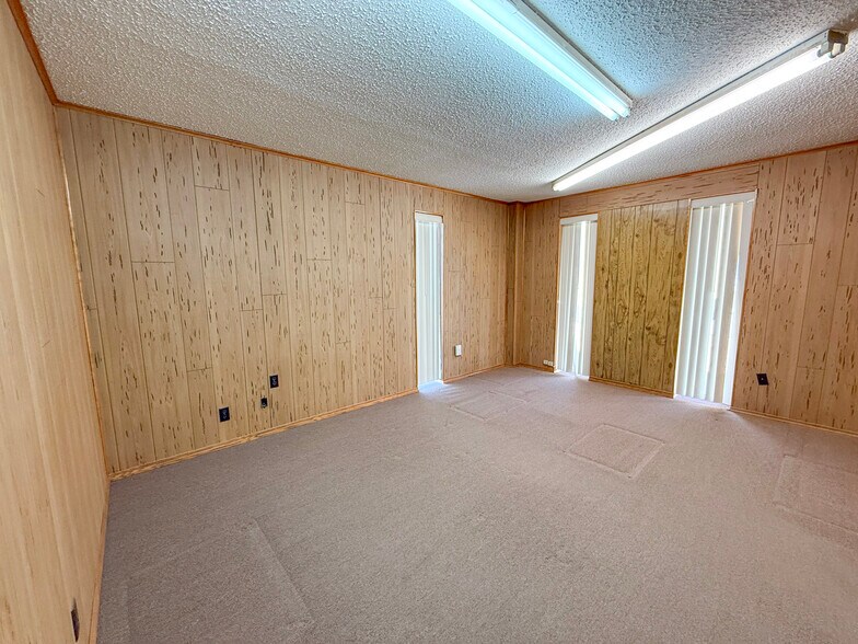 More Photos Of 11730 Highway 152, Pampa Warehouse For Sale