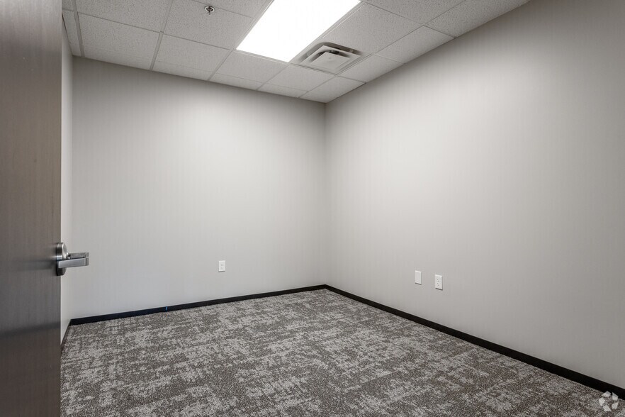 More Photos Of 579 Executive Campus Dr, Westerville Office For Lease