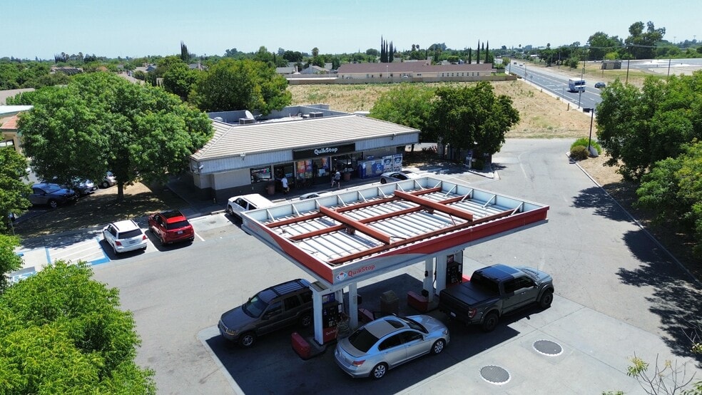More Photos Of 1301 E Service Rd, Ceres Service Station For Sale