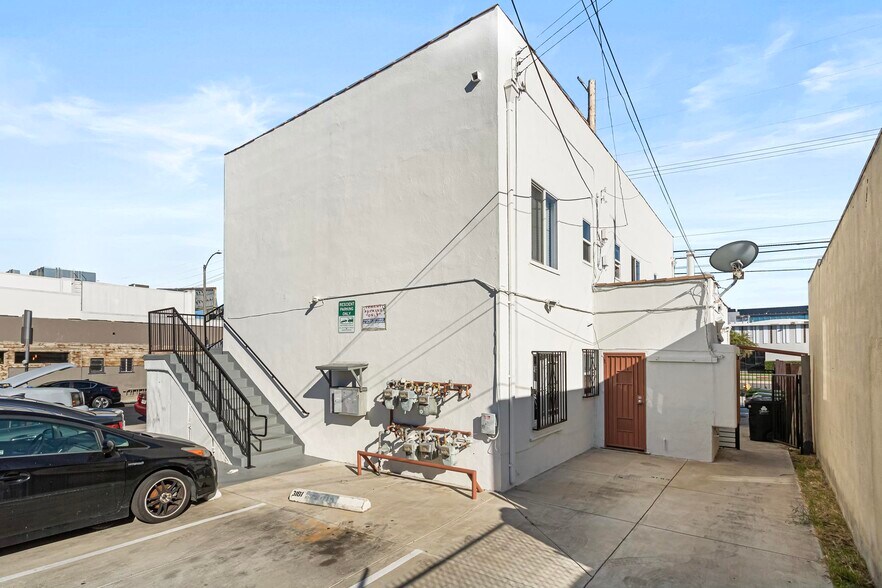 More Photos Of 8861 Venice Blvd, Los Angeles Apartments For Sale