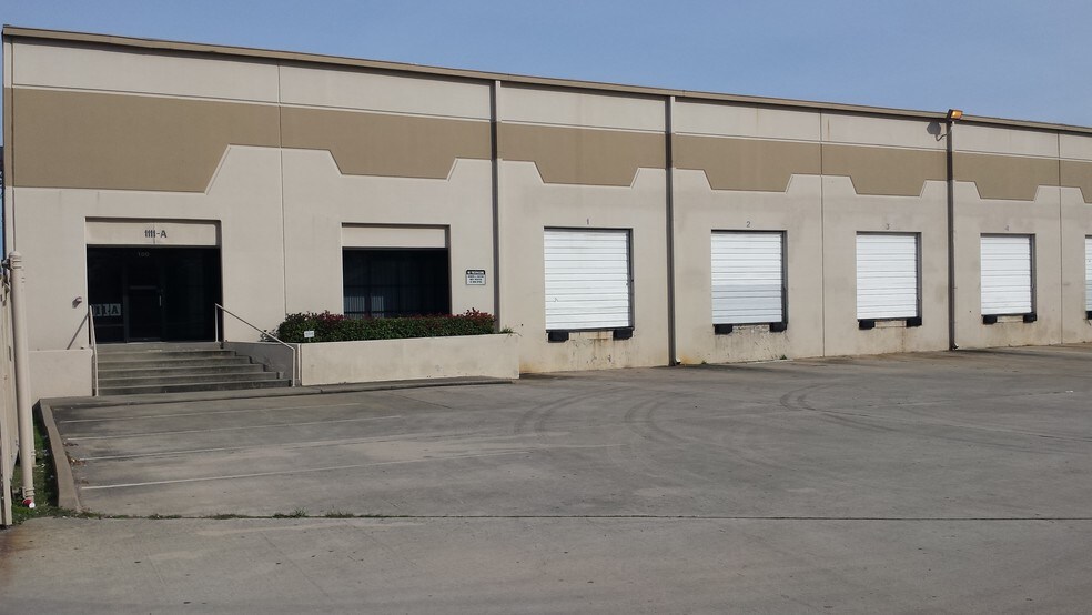 More Photos Of 1111 Portwall St, Houston Warehouse For Lease