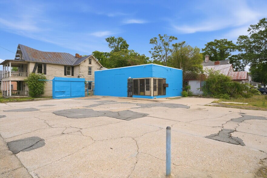 More Photos Of 414 S John St, Goldsboro General Retail For Sale