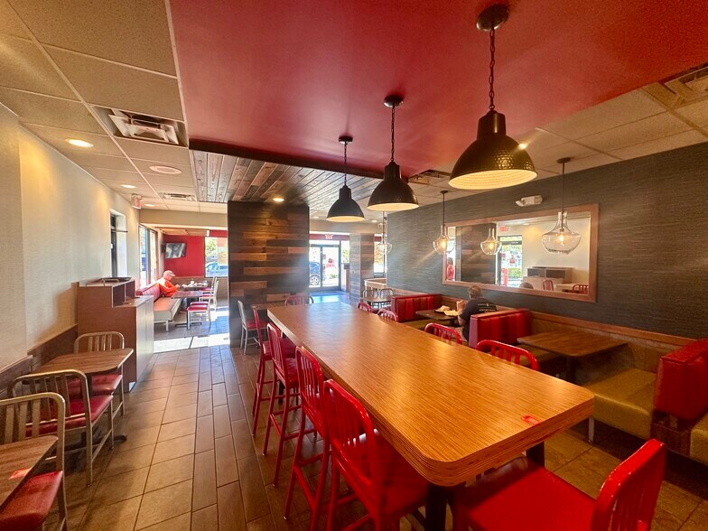 More Photos Of 652 1st St N, Alabaster Fast Food For Sale