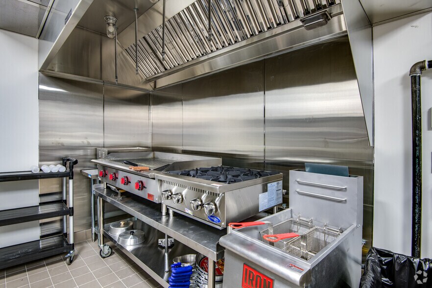 More Photos Of 733-737 N Milwaukee St, Milwaukee Restaurant For Lease