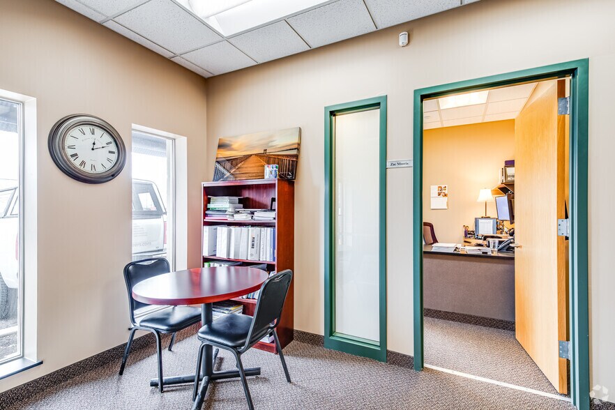 More Photos Of 3276 Fanum Rd, Vadnais Heights Service For Lease