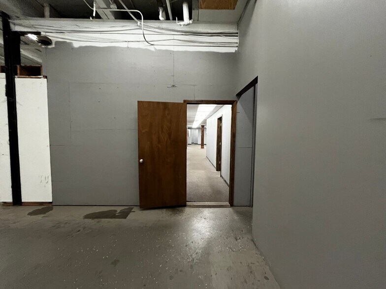 More Photos Of 1200 Burlington St, North Kansas City Warehouse For Sale