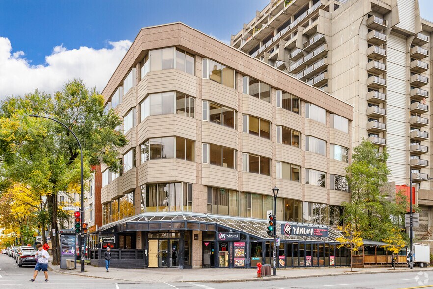 Primary Photo Of 405 Rue Sherbrooke E, Montréal Apartments For Lease