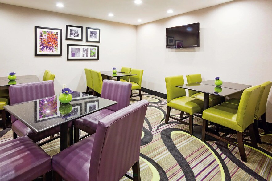 More Photos Of 1886 Rath Ln, Oshkosh Hotel For Sale