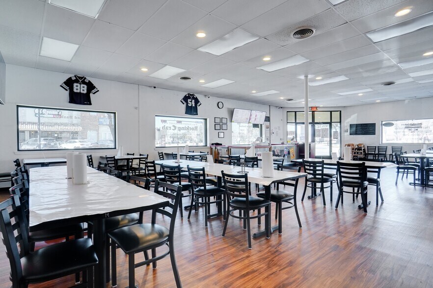 More Photos Of 100 E Irving Blvd, Irving Restaurant For Lease