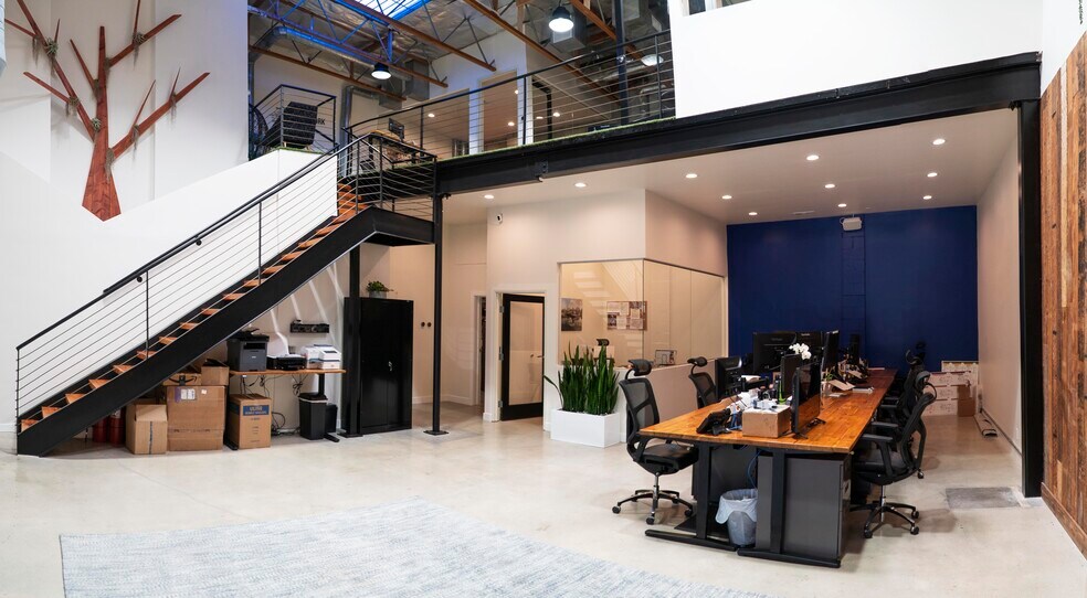 More Photos Of 8950-8956 Ellis Ave, Los Angeles Showroom For Lease