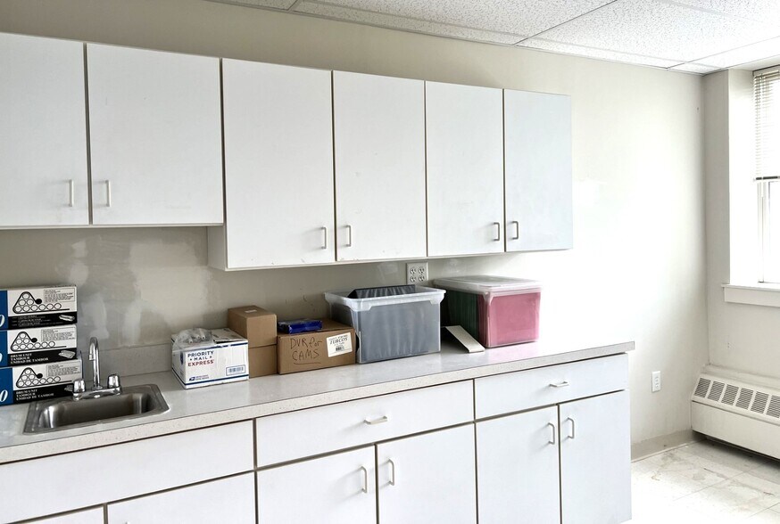 More Photos Of 2 Stowe Rd, Peekskill Medical For Sale