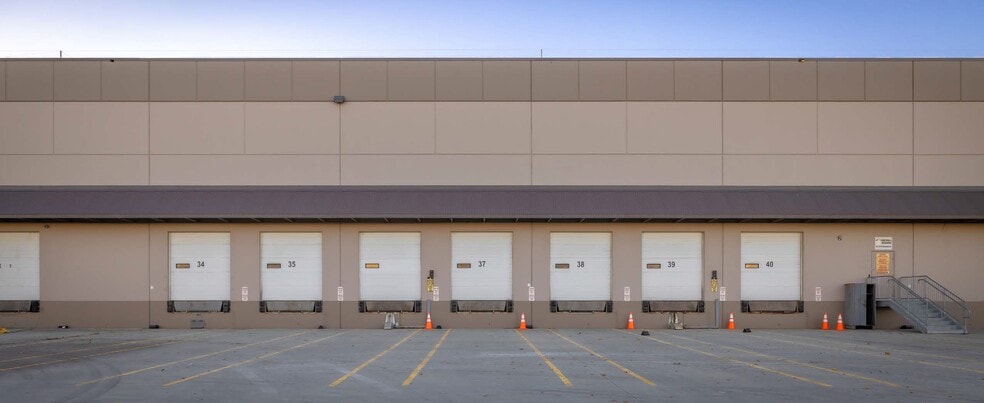 More Photos Of 16111 Blundell Rd, Richmond Distribution For Lease